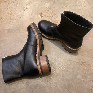 Bertuchi Front Zip Lug Sole Leather Moto Chelsea Boots Black Spain 7.5 / 38